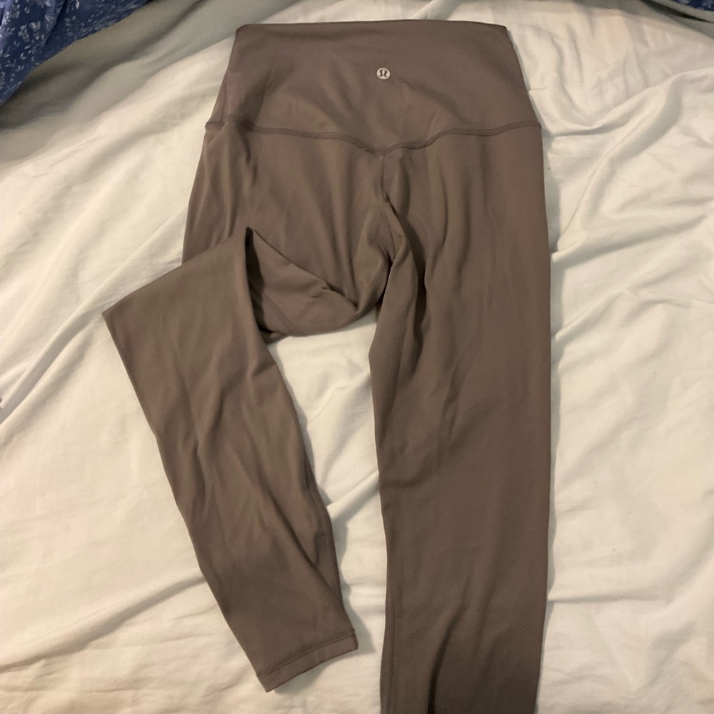 Grey lululemon leggings in great condition size 6